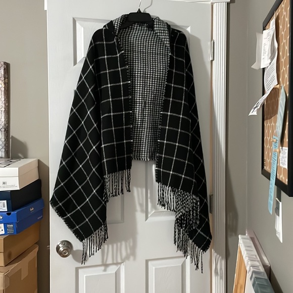 Nordstrom Trouvé trouve Reversible Hooded Cape nwot black combo winter one size - Picture 9 of 13